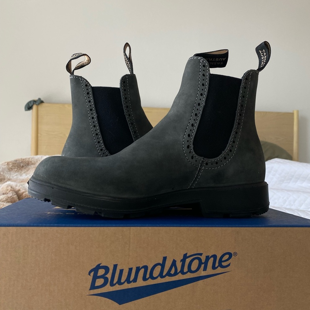 Blundstone Women’s High Top Chelsea Boots - Rustic Black, NEW!